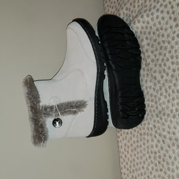 Khombu Women Boots, Size 6, Color Cream - Picture 6 of 9